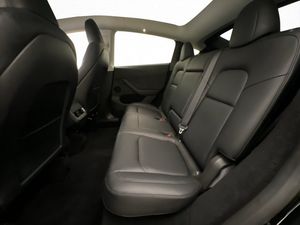 Tesla Model Y bild 27