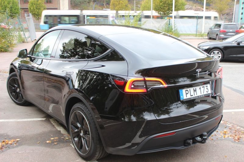 Tesla Model Y bild 17