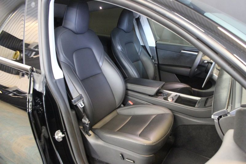 Tesla Model Y bild 8