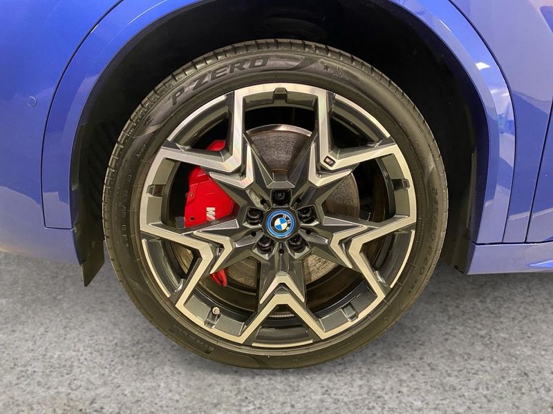 BMW iX2 bild 17