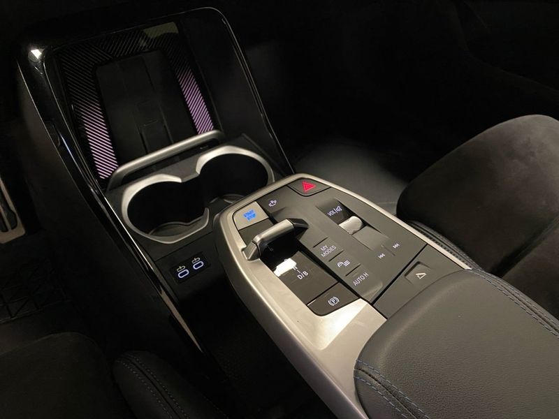 BMW iX2 bild 12