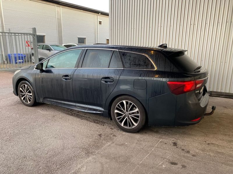 Toyota Avensis bild 2