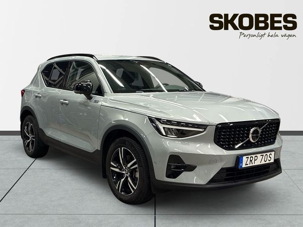 Volvo XC40 B3 FWD Bensin Plus Dark - 2025