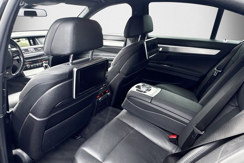 BMW 740 bild 14
