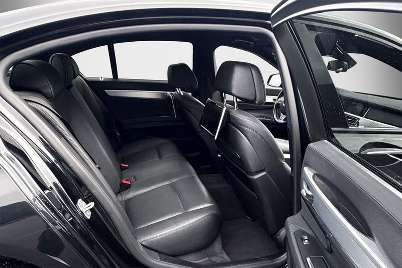 BMW 740 bild 11
