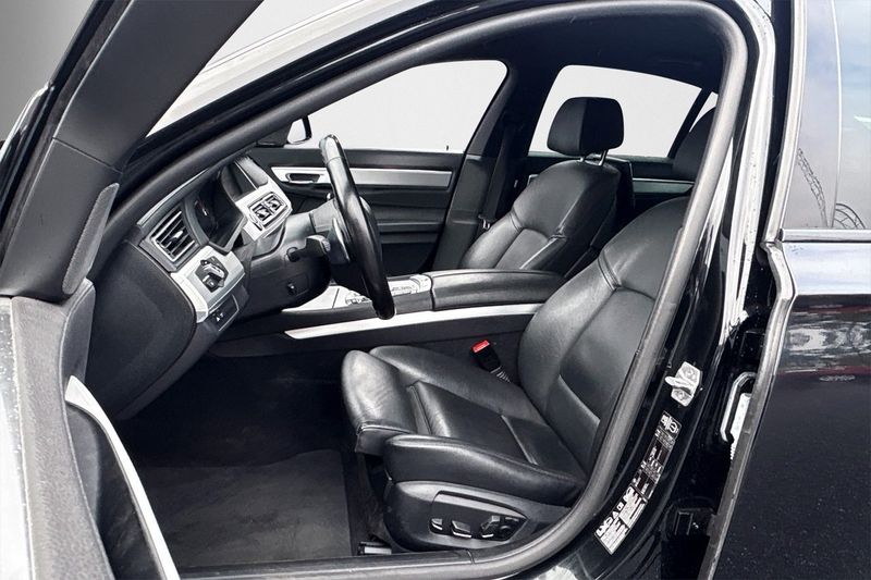 BMW 740 bild 16