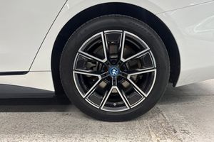 BMW i4 bild 15