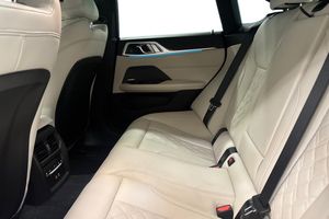 BMW i4 bild 11