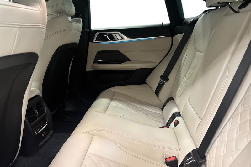 BMW i4 bild 11