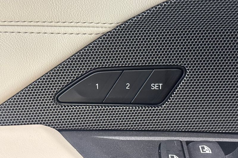 BMW i4 bild 16
