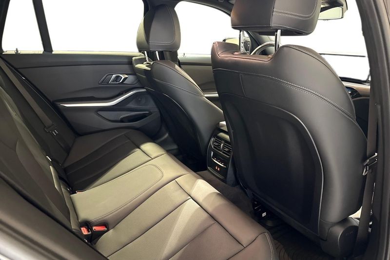 BMW 330 bild 7