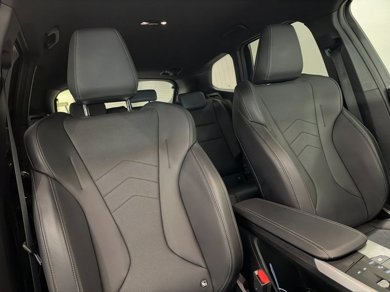 BMW iX1 bild 16