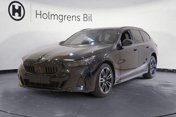 BMW 530 e xDrive Touring M Sport Pro Fully Charged Drag H K DA | - 2027