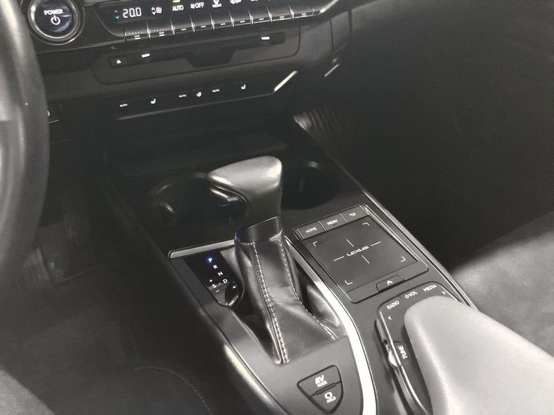 Lexus UX bild 17