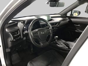 Lexus UX bild 13