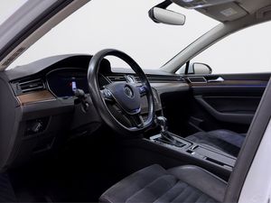 Volkswagen Passat bild 9