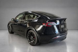 Tesla Model Y bild 2