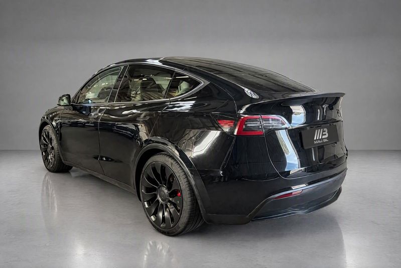 Tesla Model Y bild 2