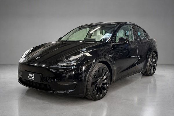 Tesla Model Y AWD Performance MOMS Värmepump Dragkrok Pano - 2025