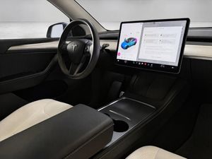 Tesla Model Y bild 10