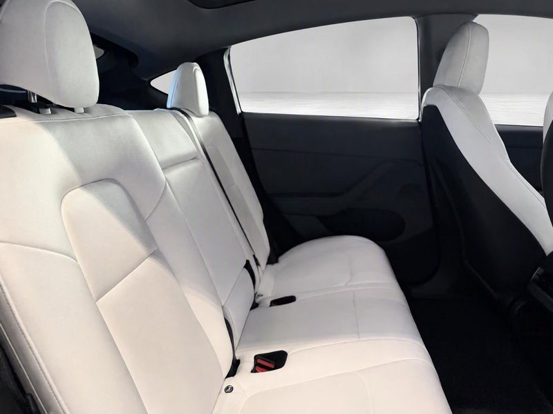 Tesla Model Y bild 7
