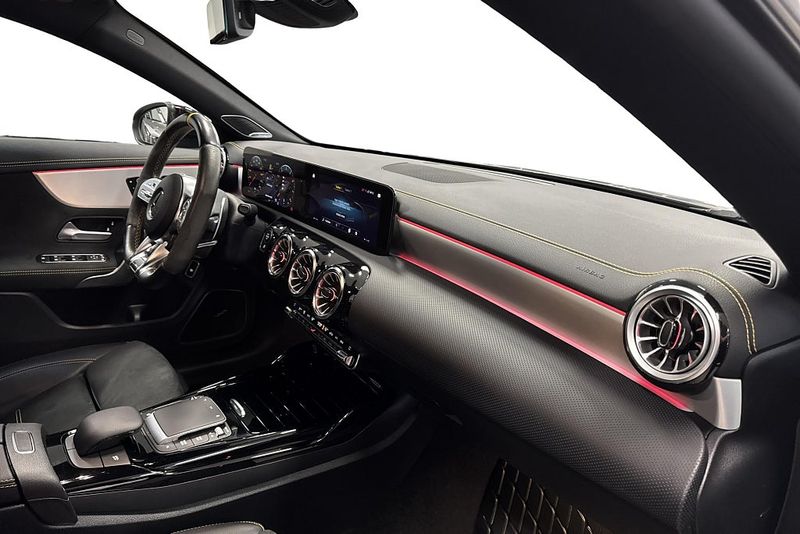 Mercedes CLA45 AMG bild 17