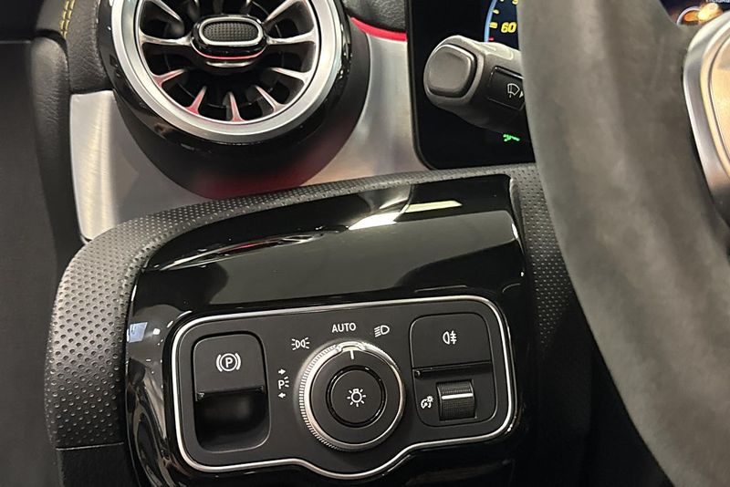 Mercedes CLA45 AMG bild 12