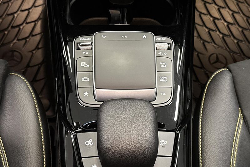 Mercedes CLA45 AMG bild 11
