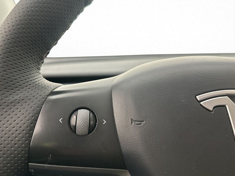 Tesla Model Y bild 15