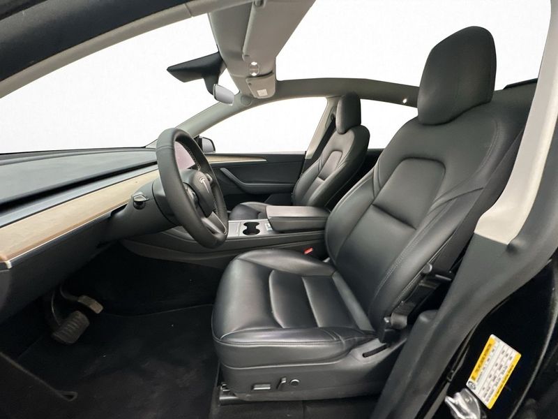 Tesla Model Y bild 12