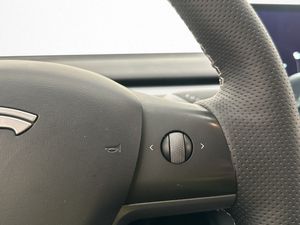 Tesla Model Y bild 16