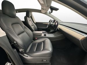 Tesla Model Y bild 26