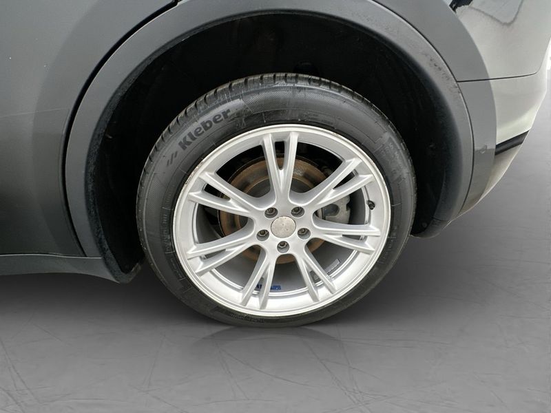 Tesla Model Y bild 33