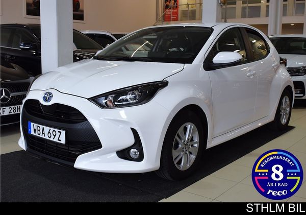 Toyota Yaris Hybrid CVT Active Webasto Värm B-kamera Rattvärme Moms - 2024
