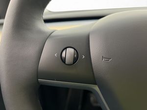 Tesla Model Y bild 25