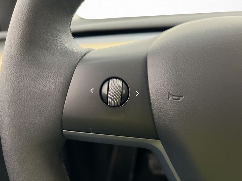 Tesla Model Y bild 25
