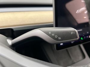 Tesla Model Y bild 27