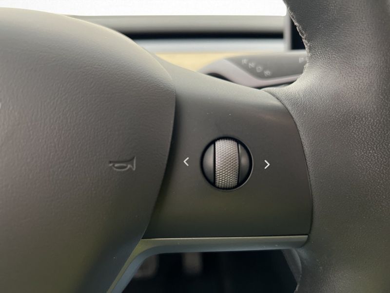 Tesla Model Y bild 26