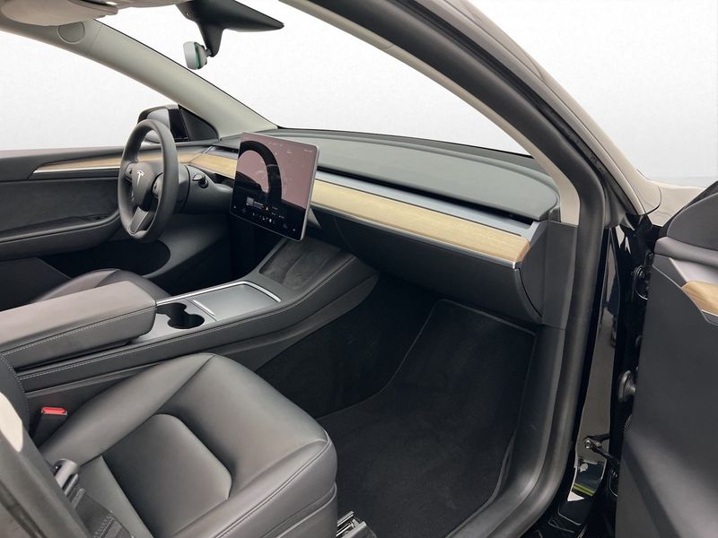 Tesla Model Y bild 33