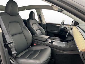 Tesla Model Y bild 13