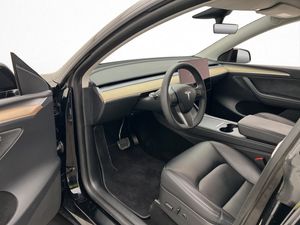 Tesla Model Y bild 32
