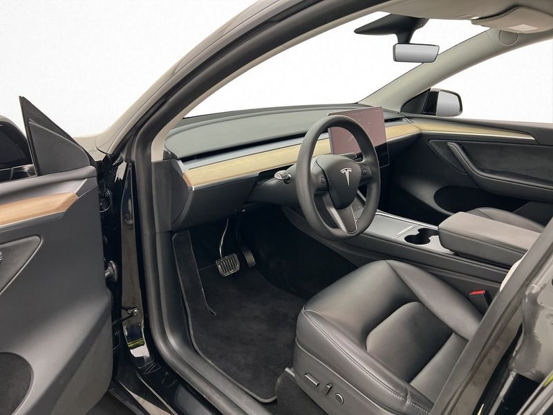 Tesla Model Y bild 32
