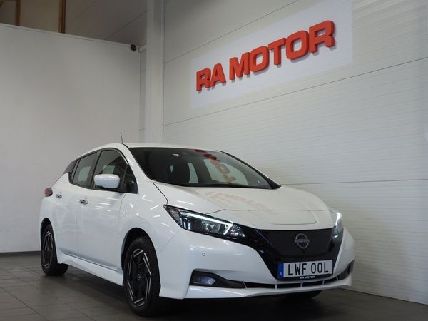 Nissan Leaf Acenta 40kWh 150hk 360° Driver Assist Rattvärme Moms - 2022