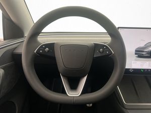 Tesla Model Y bild 16