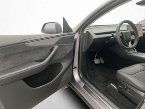 Tesla Model Y bild 12