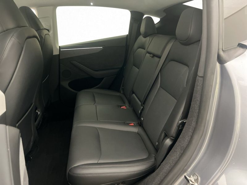 Tesla Model Y bild 14