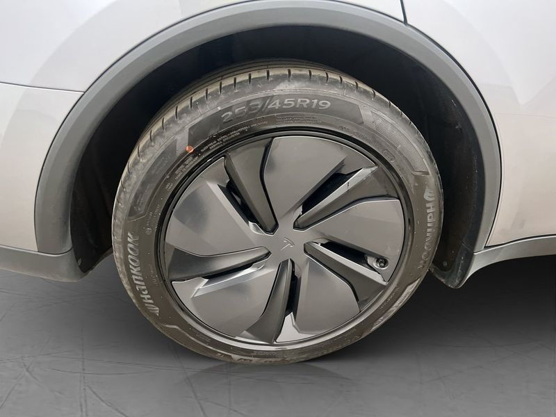 Tesla Model Y bild 11