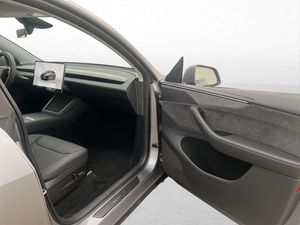 Tesla Model Y bild 18