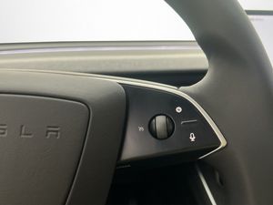 Tesla Model Y bild 32
