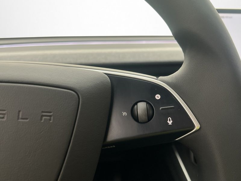Tesla Model Y bild 32